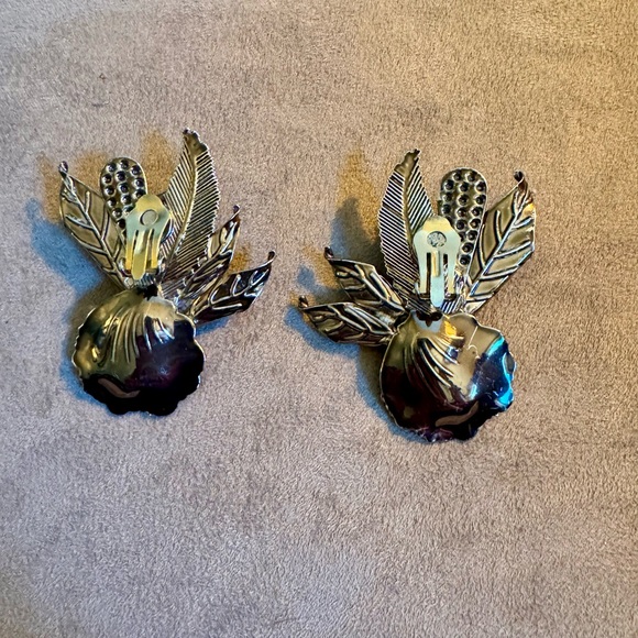 Retro earrings from the 90’s!  Burnished gold with clear stone, clip on earrings - Picture 3 of 5